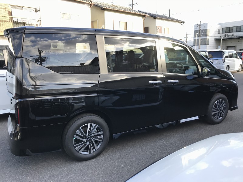 ニッサン セレナ 3枚目