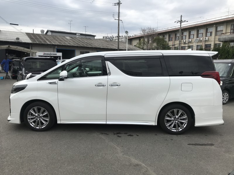 トヨタ アルファード 8枚目
