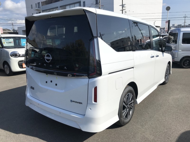ニッサン セレナ 4枚目