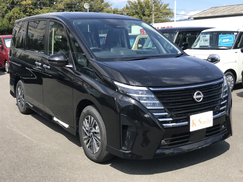 ニッサン セレナ 2枚目
