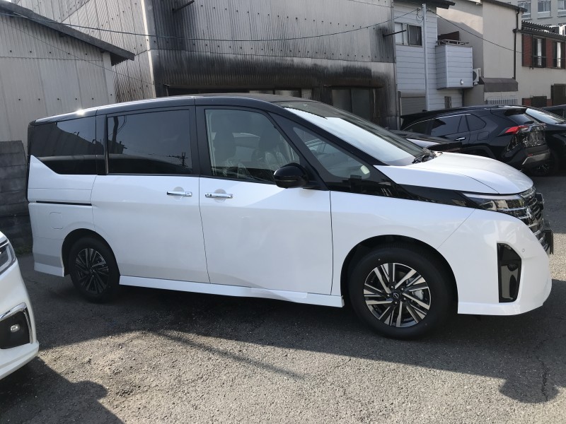 ニッサン セレナ 3枚目