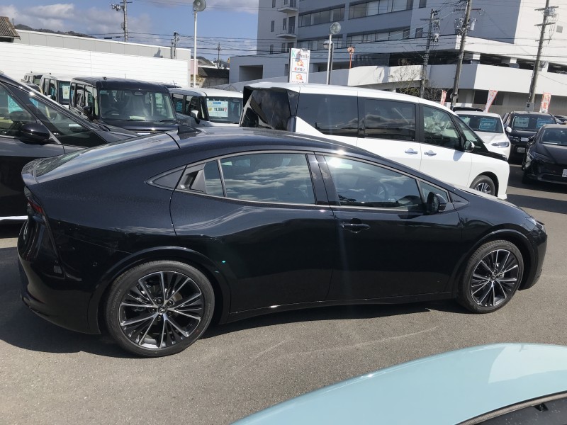 トヨタ プリウス 3枚目