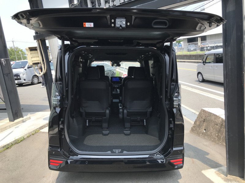 トヨタ ヴォクシー 6枚目