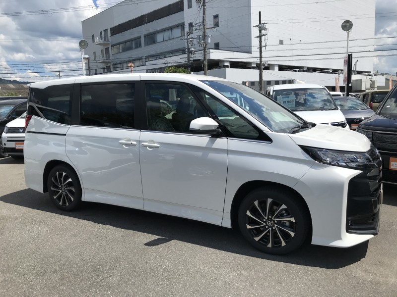 トヨタ ノア 3枚目