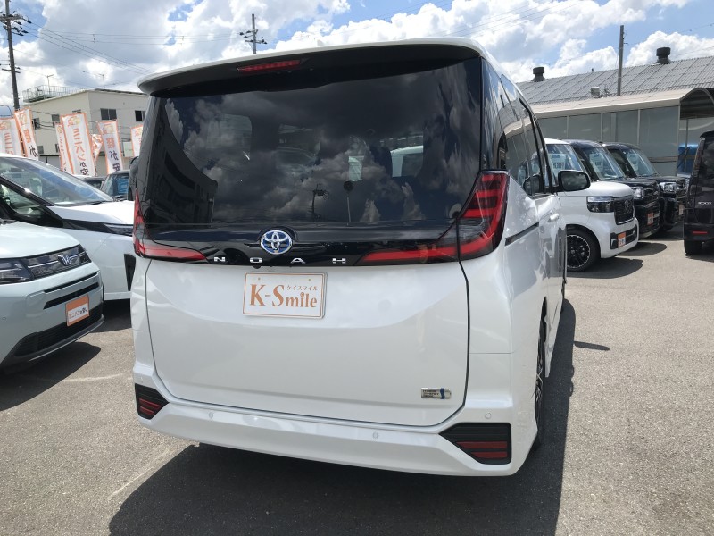 トヨタ ノア 4枚目