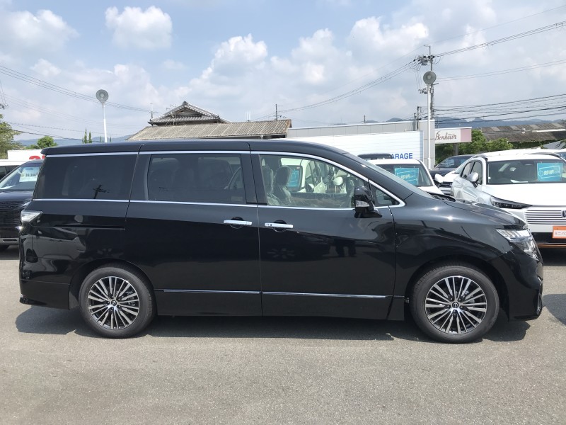 ニッサン エルグランド 3枚目