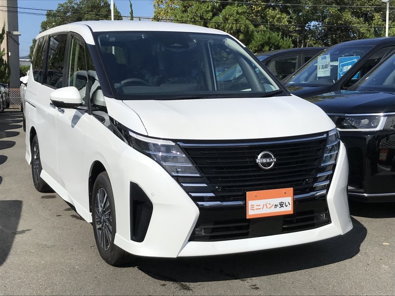 ニッサン セレナ 2枚目