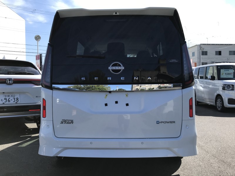 ニッサン セレナ 5枚目