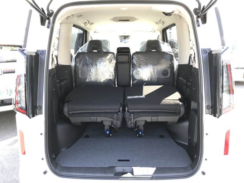 ニッサン セレナ 7枚目