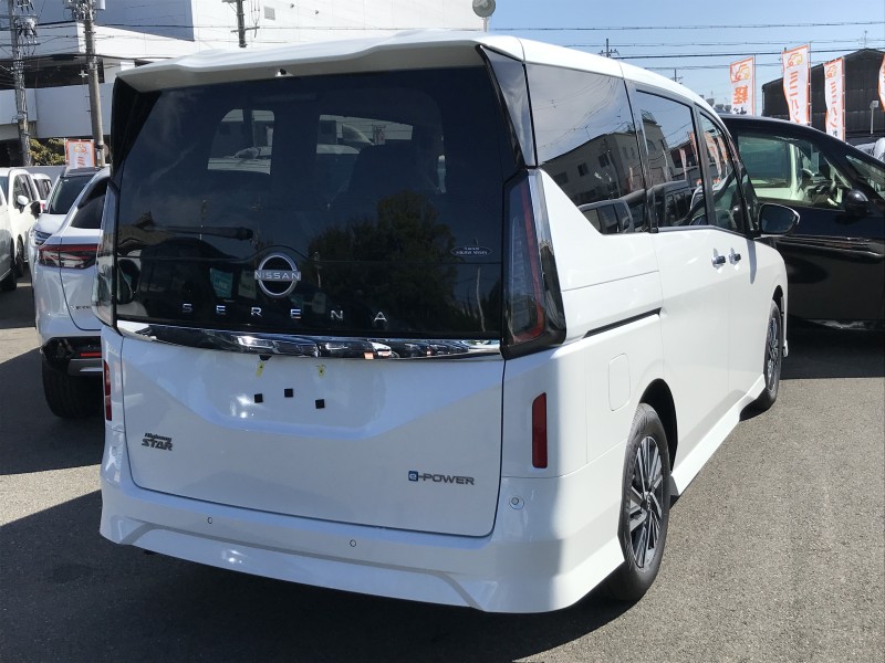 ニッサン セレナ 4枚目