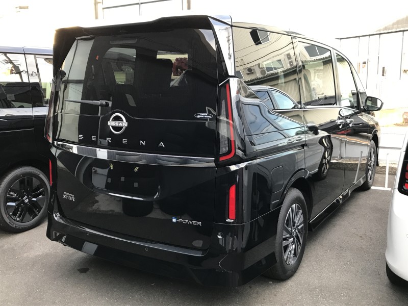 ニッサン セレナ 3枚目