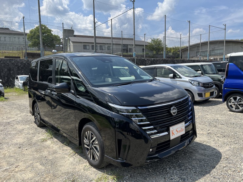 ニッサン セレナ 2枚目