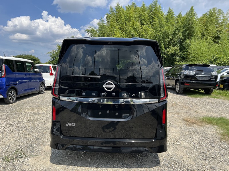 ニッサン セレナ 5枚目