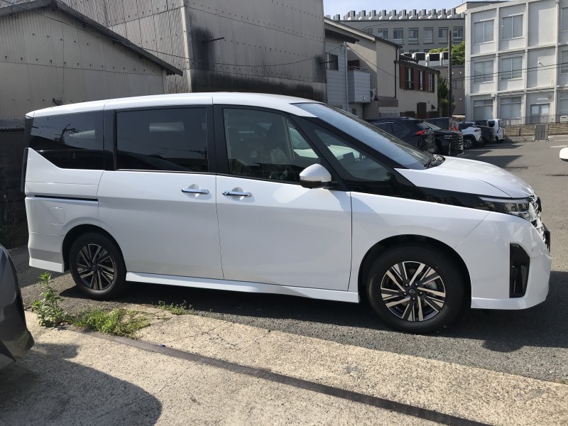 ニッサン セレナ 3枚目