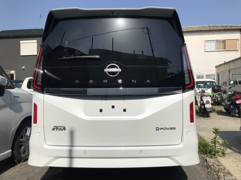 ニッサン セレナ 5枚目