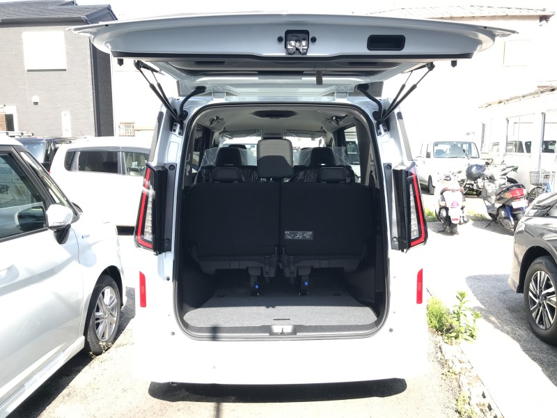 ニッサン セレナ 6枚目