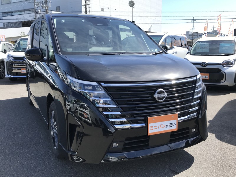 ニッサン セレナ 2枚目