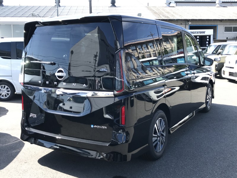 ニッサン セレナ 4枚目