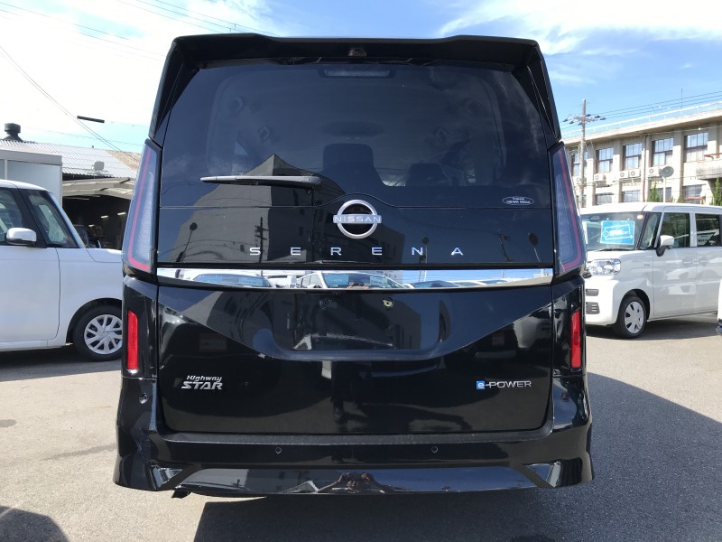 ニッサン セレナ 5枚目