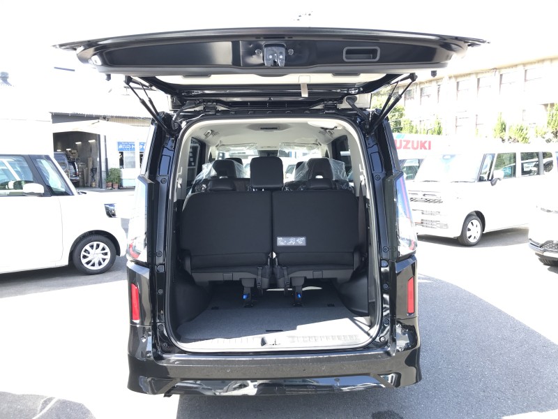 ニッサン セレナ 6枚目