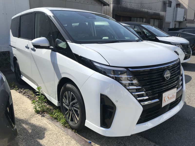 ニッサン セレナ 2枚目