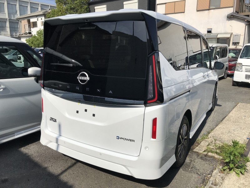 ニッサン セレナ 4枚目