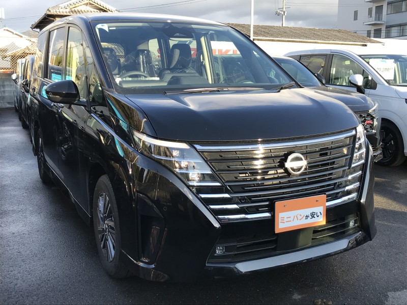 ニッサン セレナ 2枚目