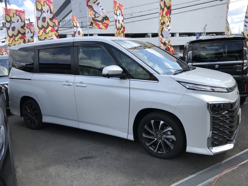 トヨタ ヴォクシー 3枚目