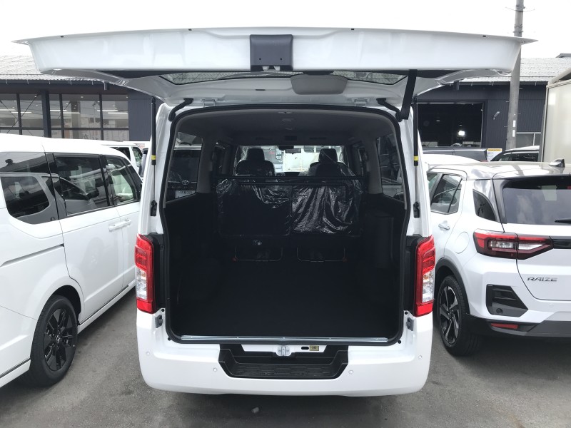 ニッサン キャラバン 5枚目