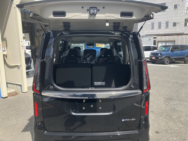 ニッサン セレナ 8枚目