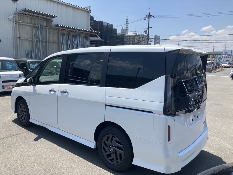 ニッサン セレナ 10枚目