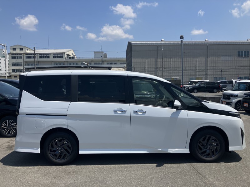 ニッサン セレナ 5枚目