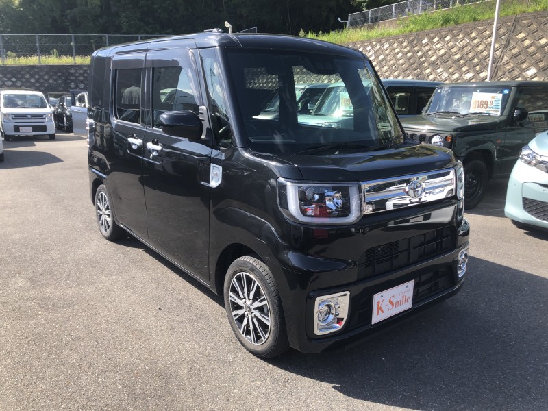 トヨタ ピクシスメガ 2枚目