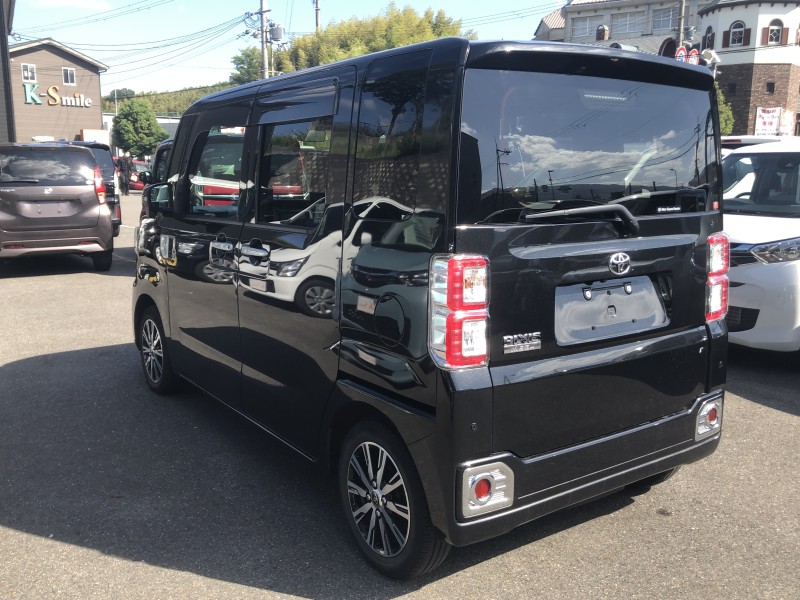 トヨタ ピクシスメガ 6枚目