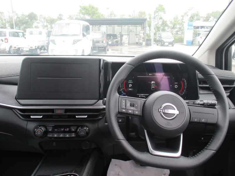 ニッサン ノートオーラ 12枚目