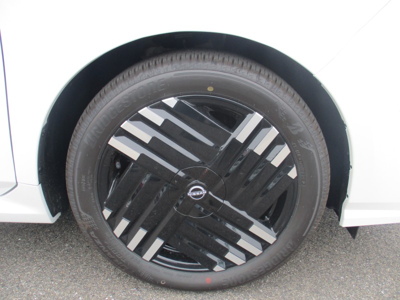 ニッサン ノートオーラ 8枚目