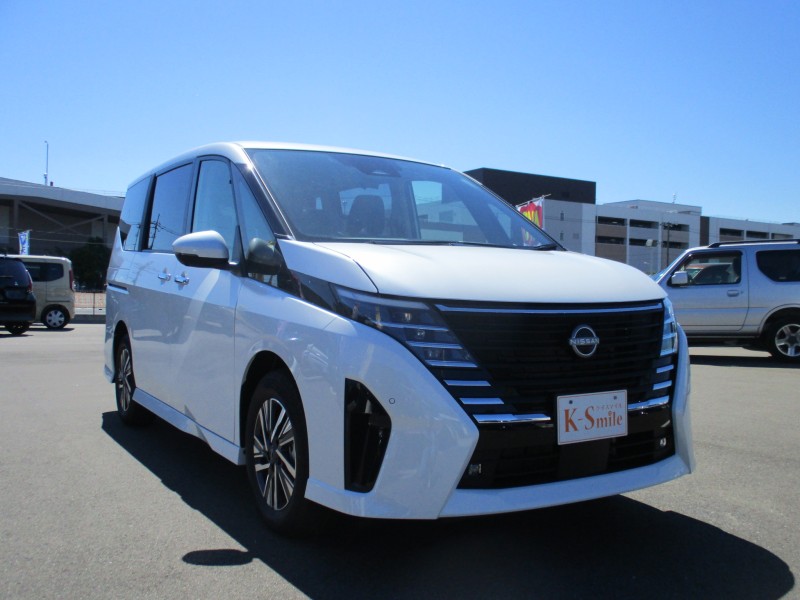 ニッサン セレナ 2枚目