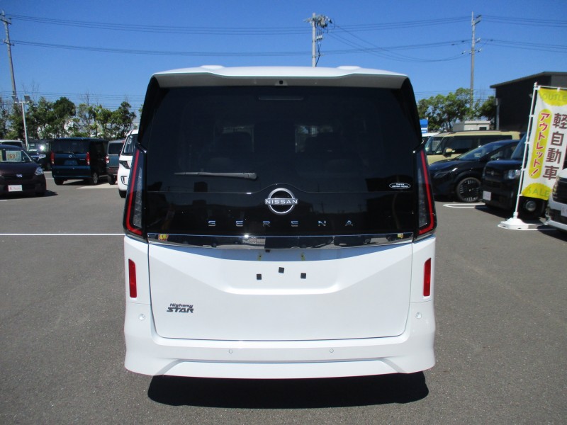 ニッサン セレナ 5枚目