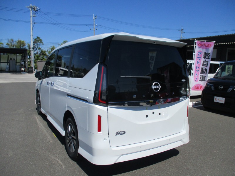 ニッサン セレナ 6枚目