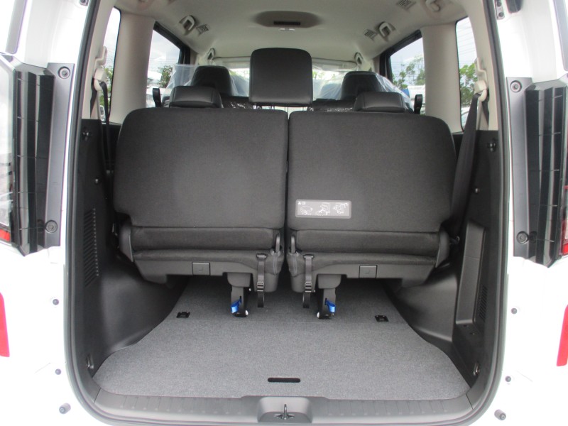 ニッサン セレナ 9枚目