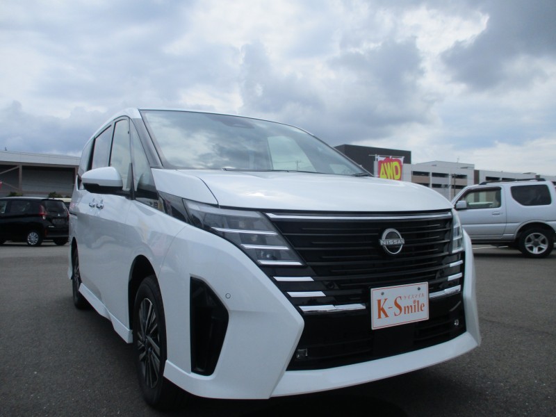 ニッサン セレナ 2枚目