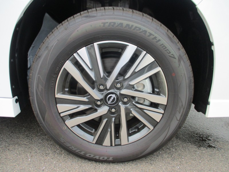 ニッサン セレナ 8枚目