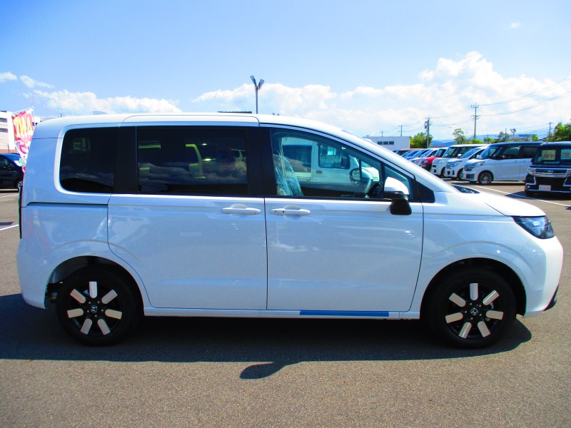 ホンダ フリード 3枚目