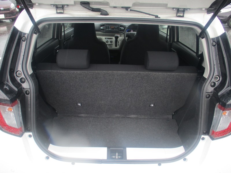 ダイハツ ミライース 9枚目