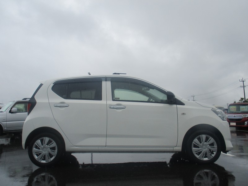 ダイハツ ミライース 3枚目