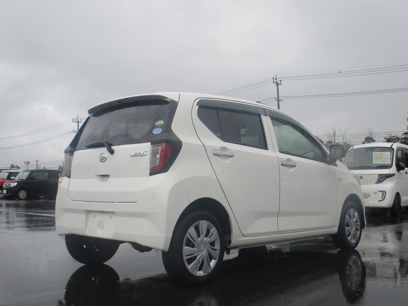 ダイハツ ミライース 4枚目