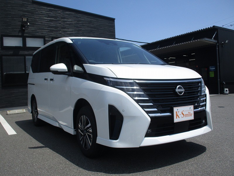 ニッサン セレナ 3枚目