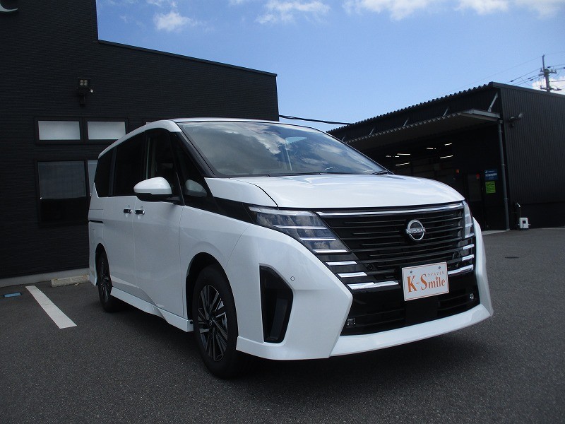 ニッサン セレナ 3枚目