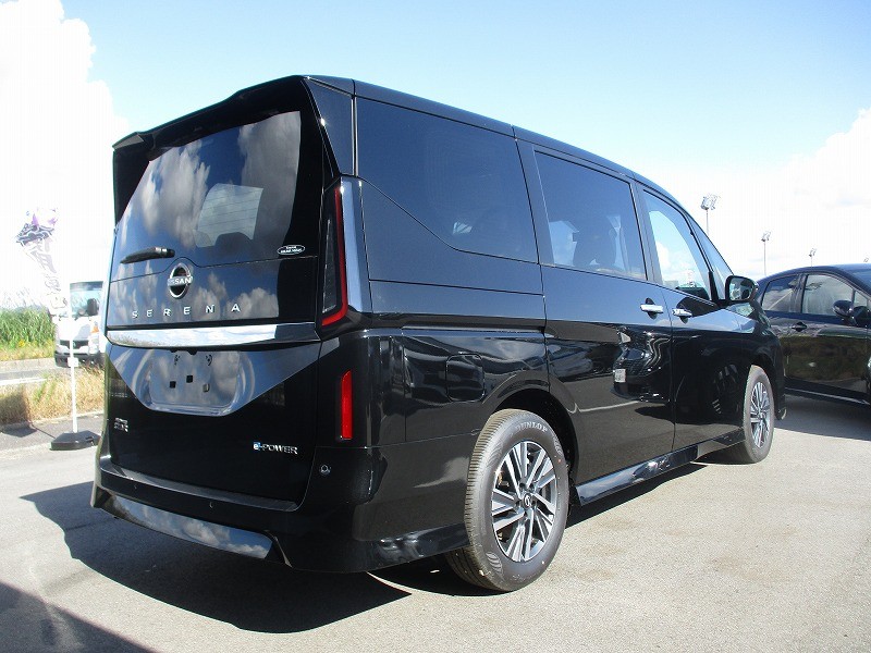 ニッサン セレナ 5枚目