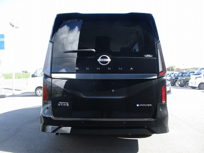 ニッサン セレナ 6枚目